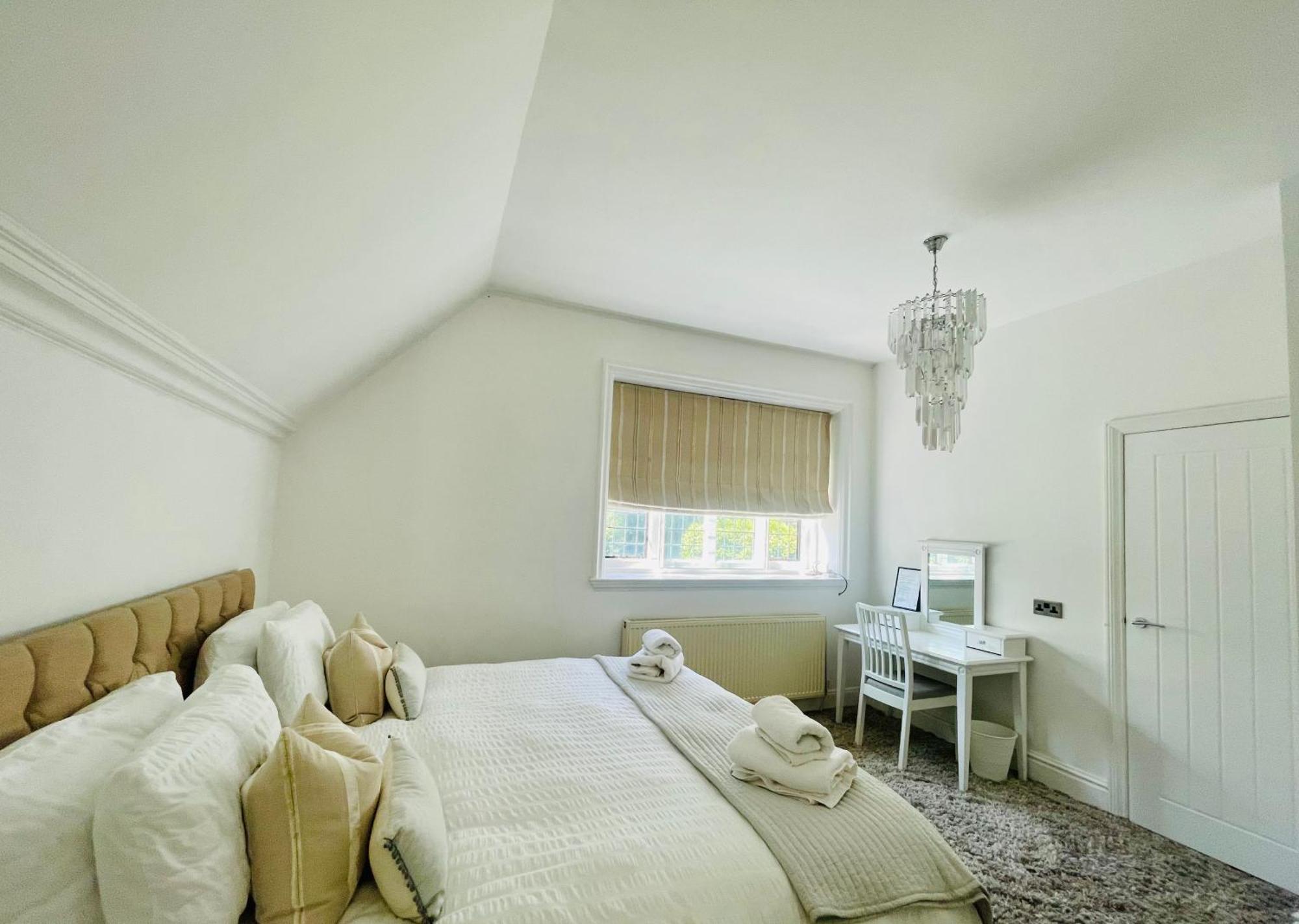 Thornton House Private Country House Thornton Hough Entire House Sleeps 6 Уиррал Экстерьер фото